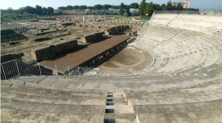 Minturnae - Il teatro romano Minturnae - Il teatro romano